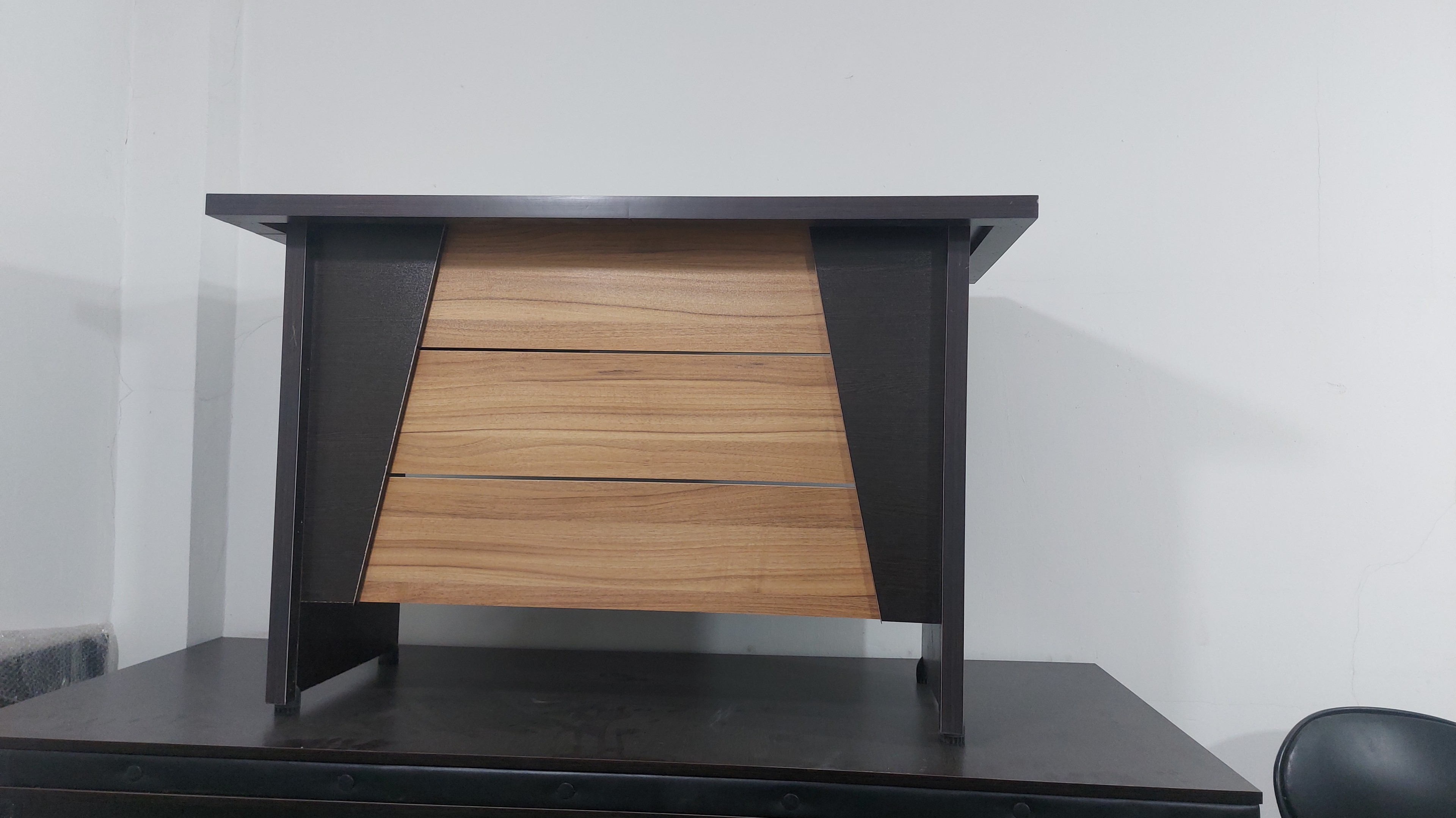 میز کارمندی اداری